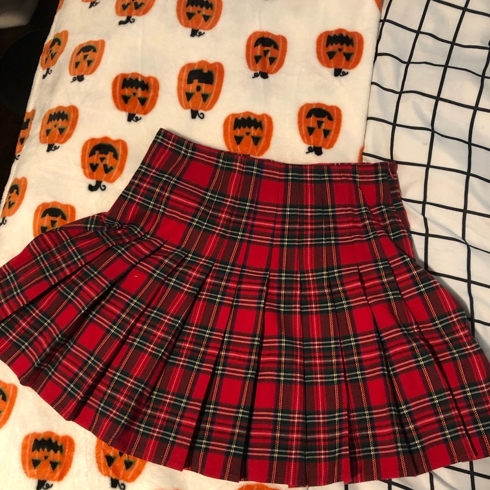 Brandy Melville flowy skirt